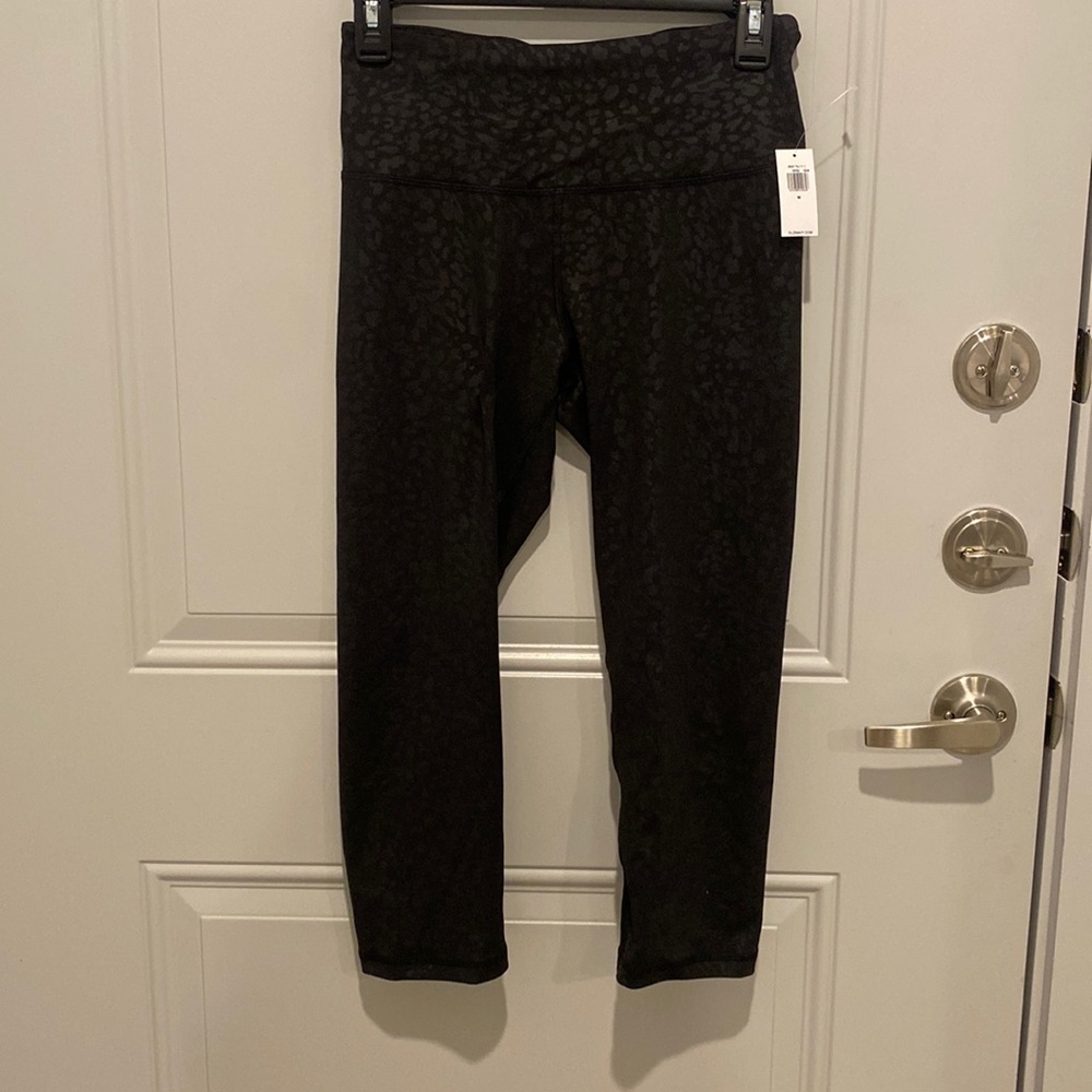 Old navy black cropped leggings